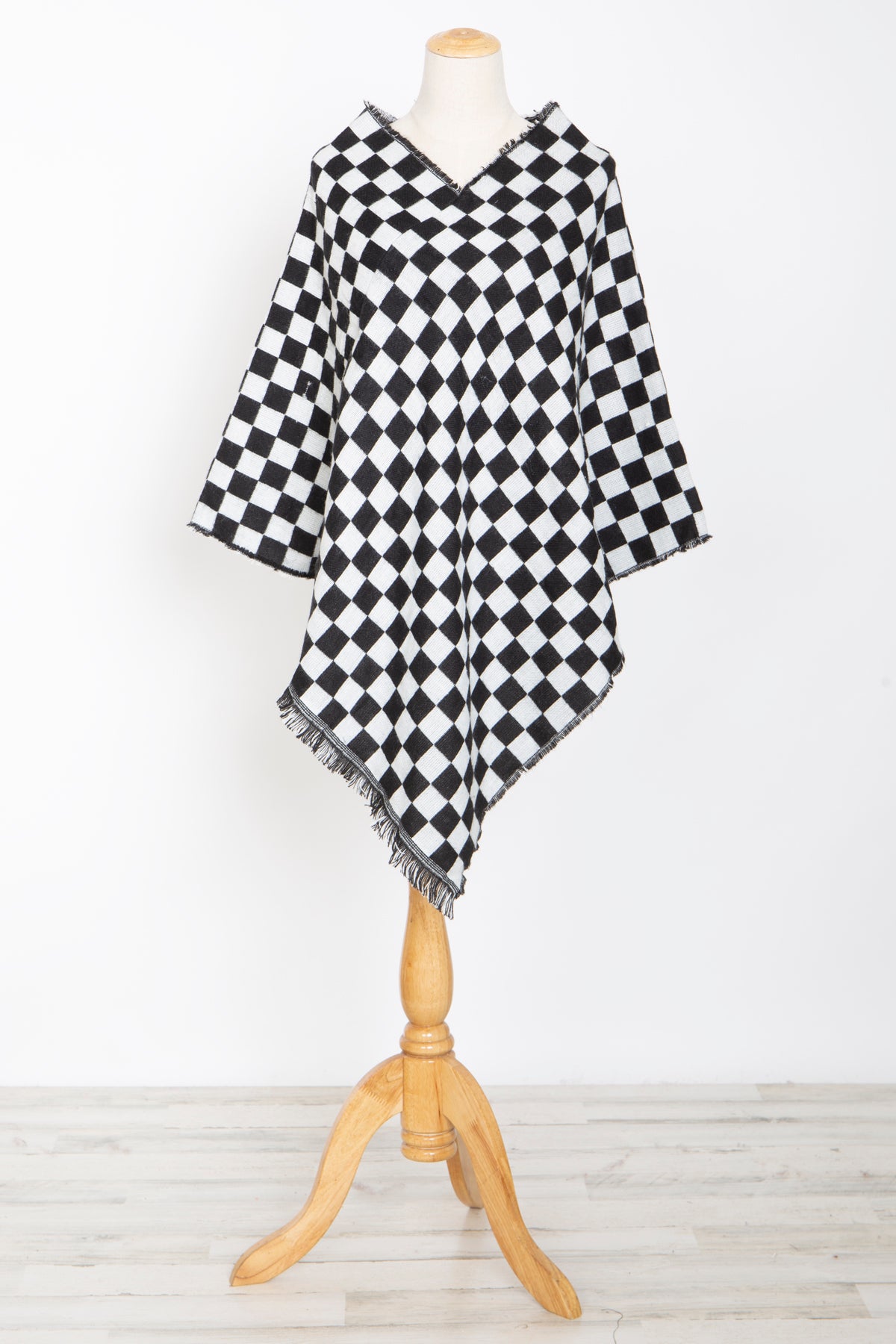 Mini Momo Blanket Shawl Wrap Mommy and Me Matching Cape - Blanket Poncho Buffalo Plaid Warm Cardigan - Main - Checkered Black