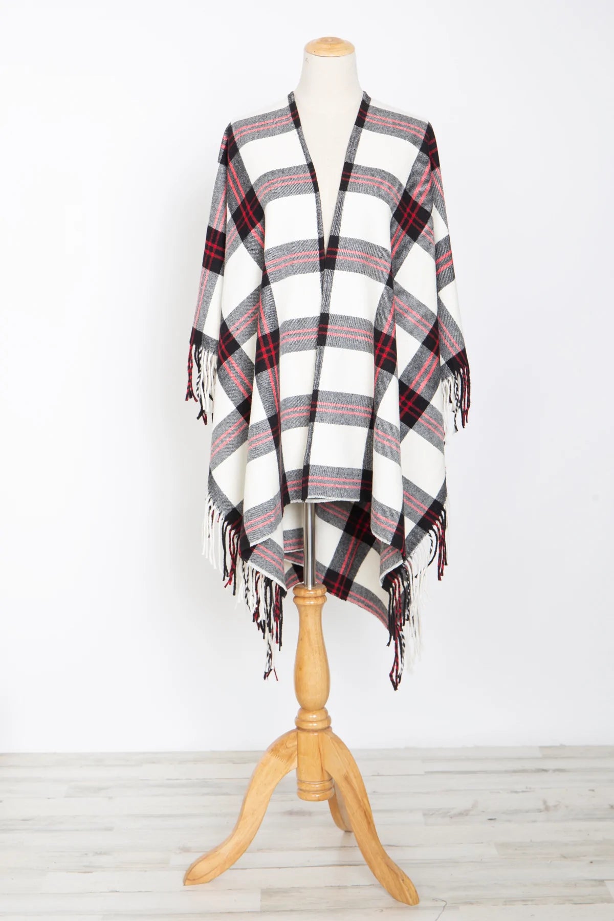 Mini Momo Blanket Shawl Wrap Mommy and Me Matching Cape - Winter Poncho Buffalo Plaid Warm Cardigan - Main - Plaid White